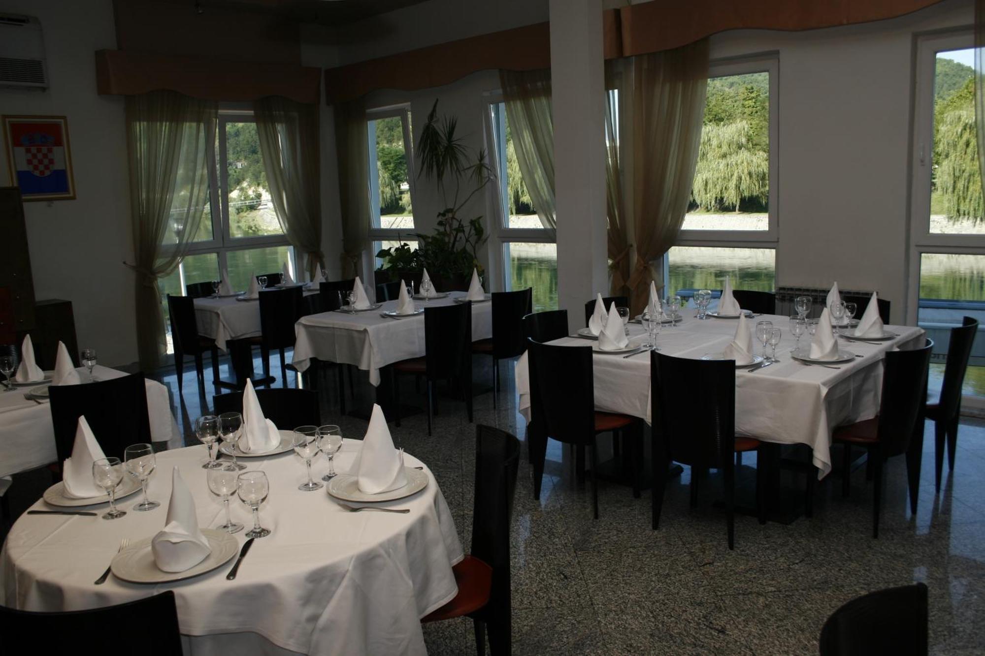 Hotel Sv. Mihovil Trilj Exteriör bild