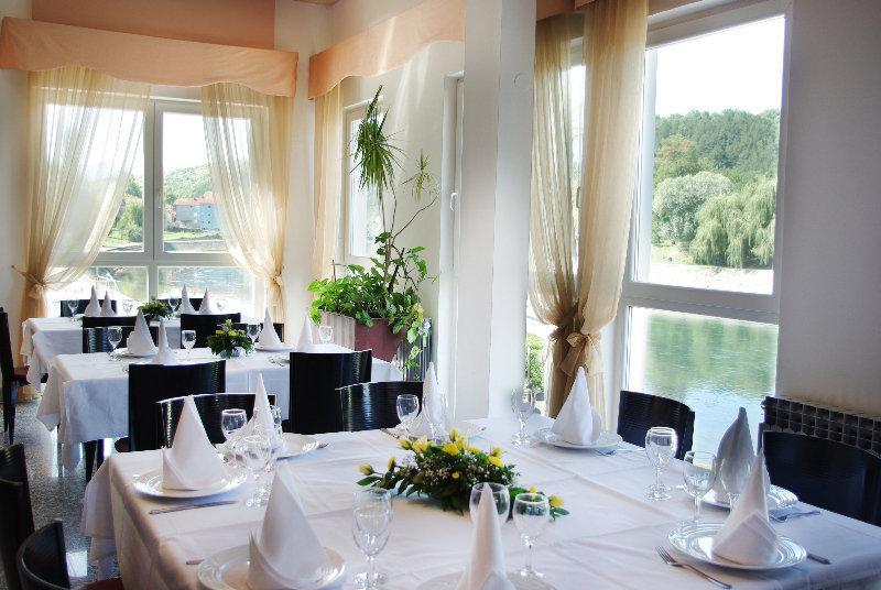 Hotel Sv. Mihovil Trilj Exteriör bild